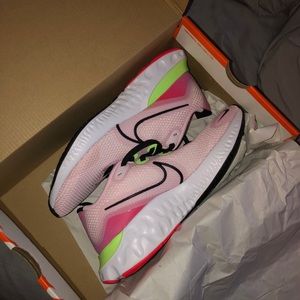 Nike Renew Run WMNS size 8